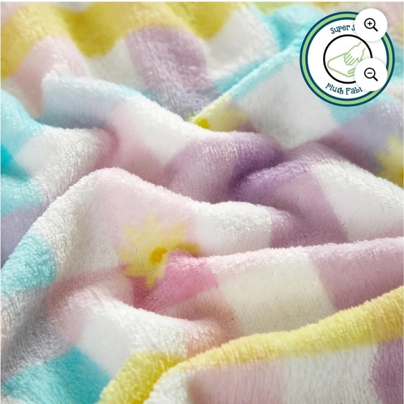 Your Zone 16" Huggable Flower Pillow & 50" x 60" Throw
Set- NWT - Picture 5 of 6